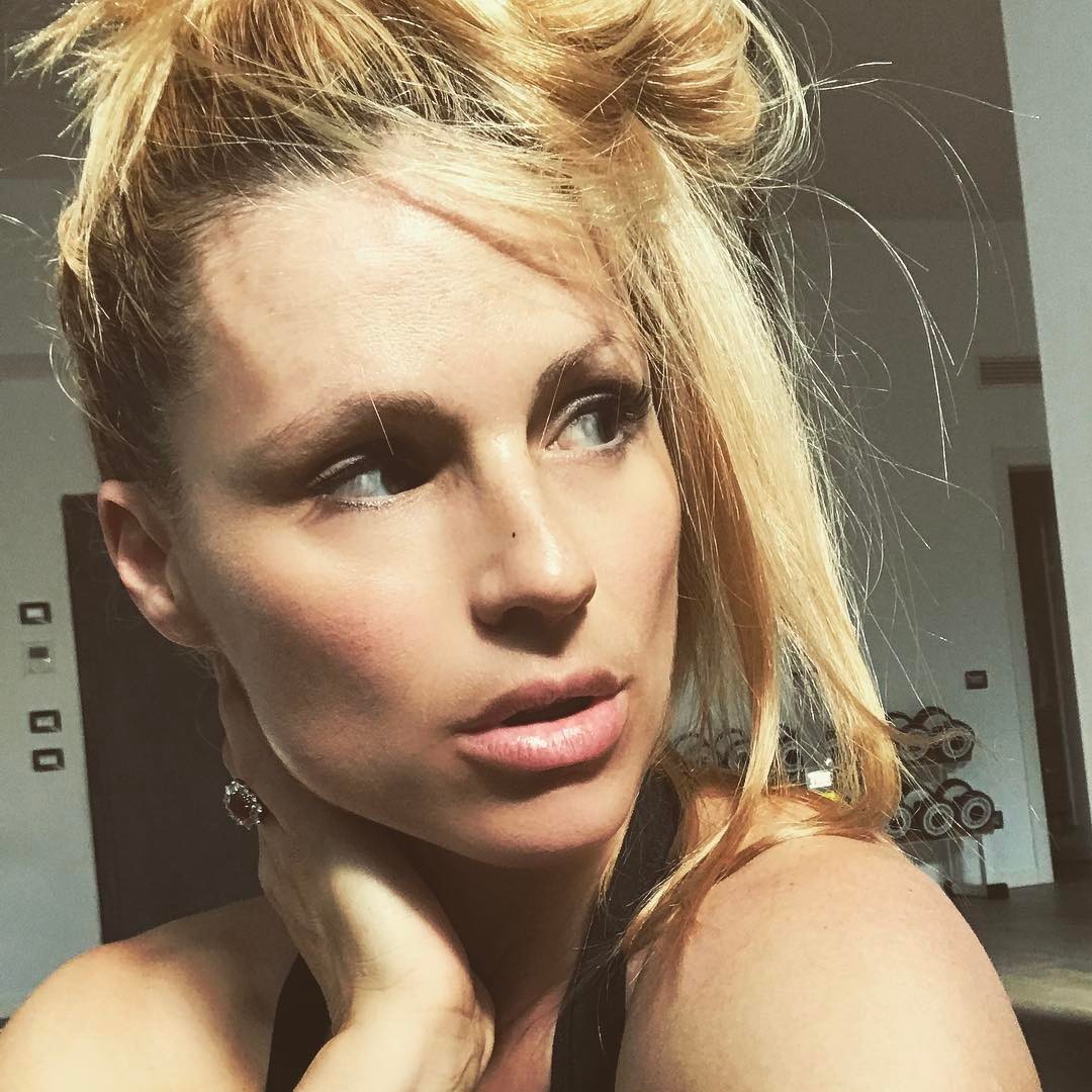 michelle-hunziker-sexy-pics-that-you-have-never-seen-before-thefappening-pro-9 Michelle Hunziker Fappening