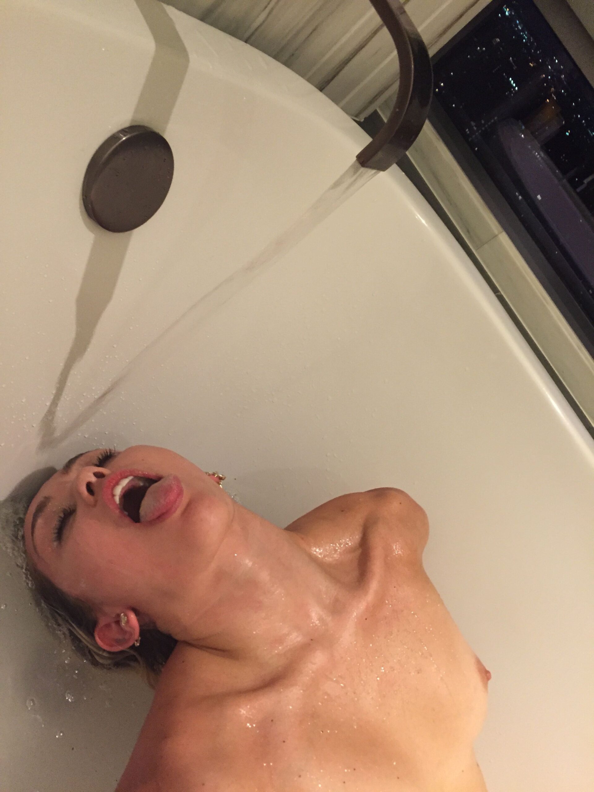 miley-cyrus-11-leaked-fappening-2017 miley cyrus 11 leaked fappening 2017 scaled