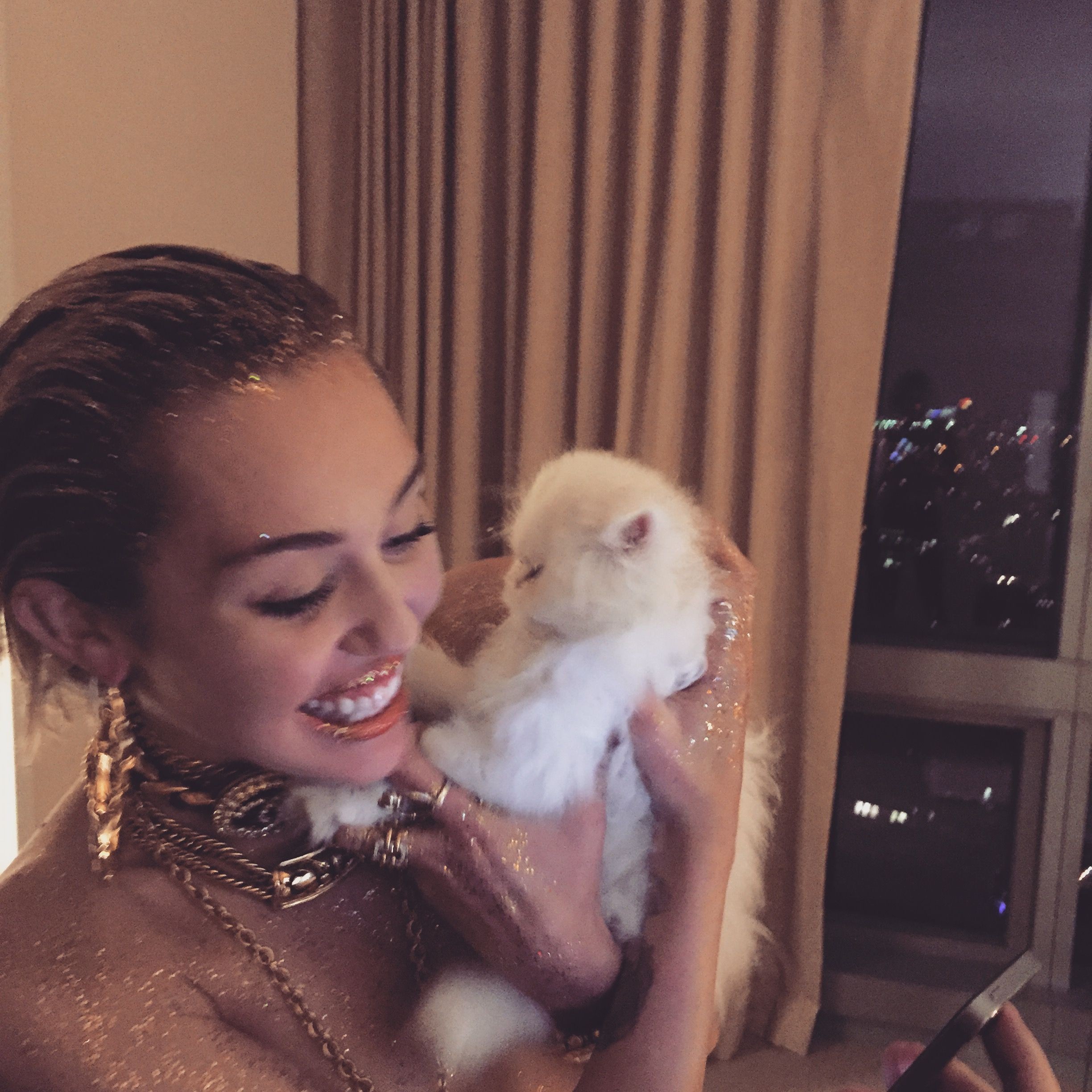 miley-cyrus-12-leaked-fappening-2017 miley cyrus 12 leaked fappening 2017