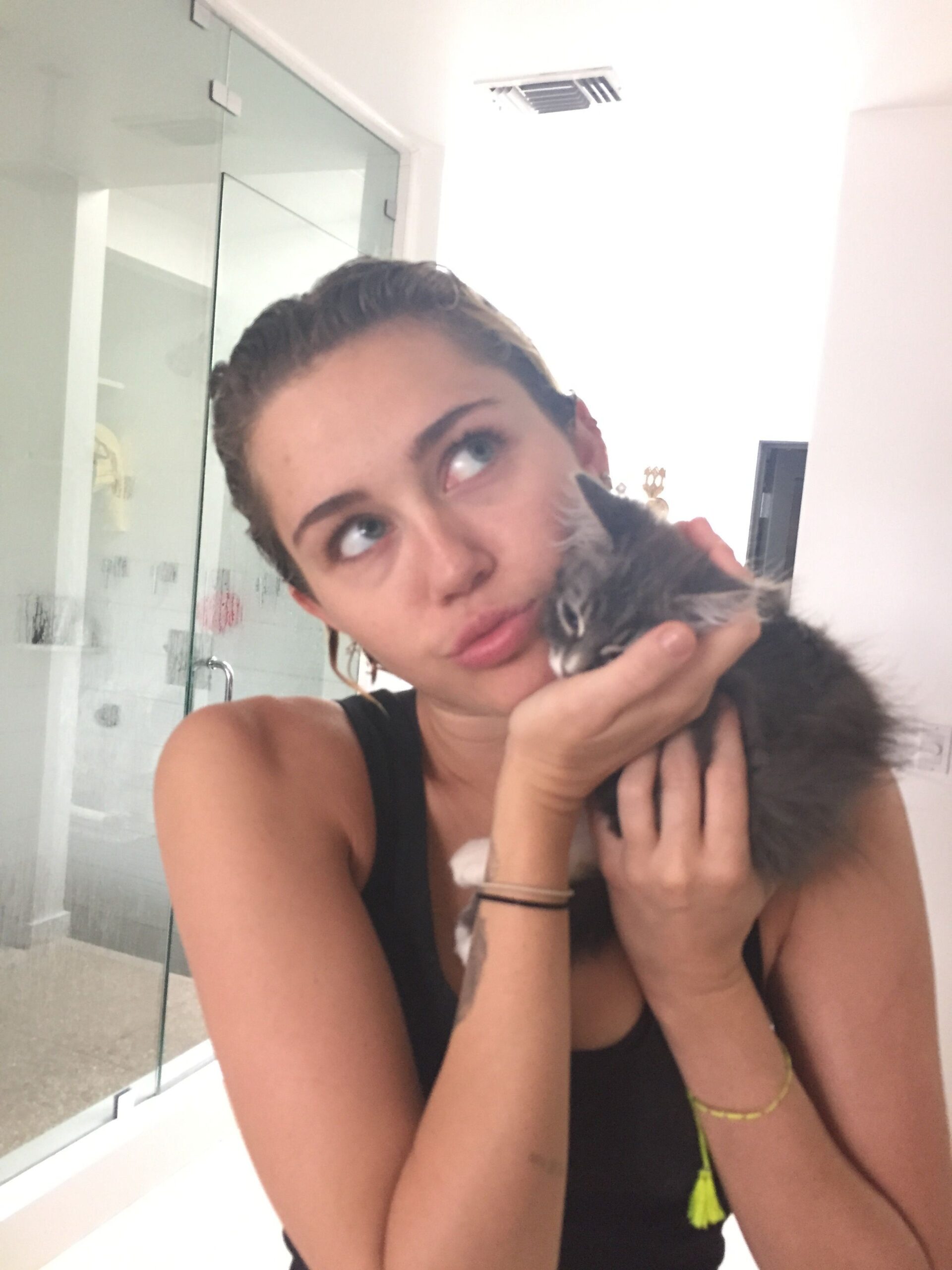 miley-cyrus-18-leaked-fappening-2017 miley cyrus 18 leaked fappening 2017 scaled