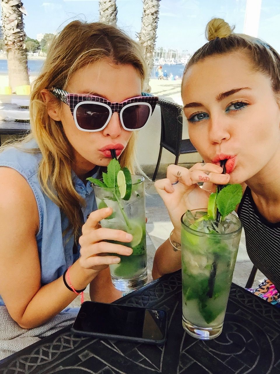 miley-cyrus-19-leaked-fappening-2017 miley cyrus 19 leaked fappening 2017
