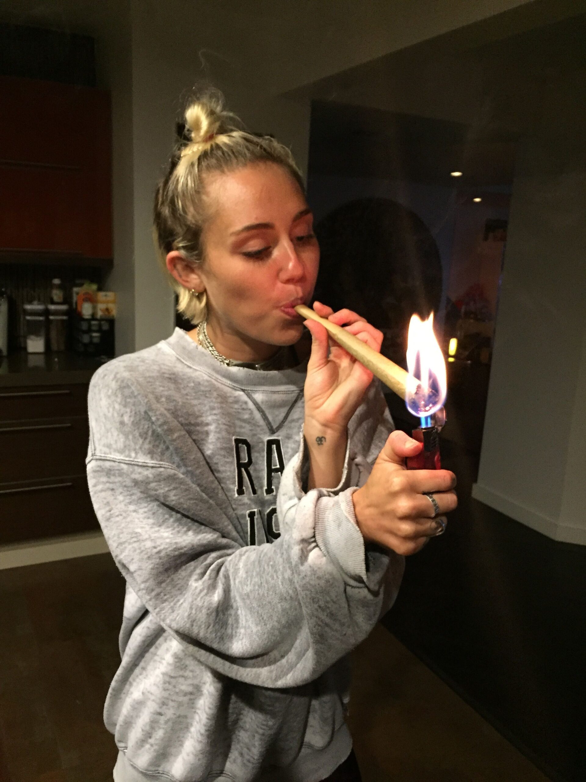 miley-cyrus-8-leaked-fappening-2017 miley cyrus 8 leaked fappening 2017 scaled