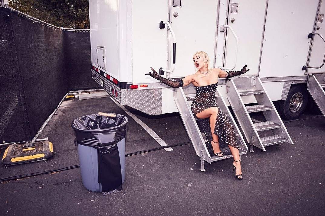 miley-cyrus-in-see-through-dress-and-hot-bts-look-thefappening-cfd-2 miley cyrus in see through dress and hot bts look thefappening cfd 2