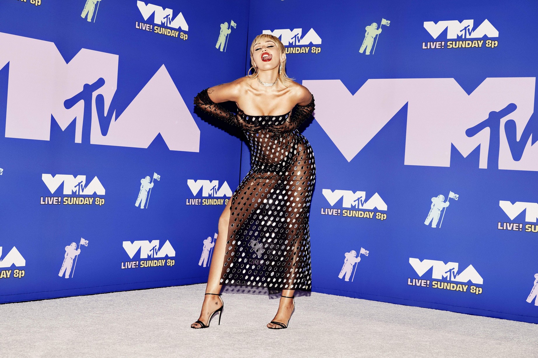 miley-cyrus-in-see-through-dress-and-hot-bts-look-thefappening-cfd-6 miley cyrus in see through dress and hot bts look thefappening cfd 6