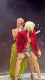 miley-cyrus-nude-at-new-years-eve-party-thefappening-cfd-11 Miley Cyrus Fappening