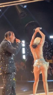 miley-cyrus-nude-at-new-years-eve-party-thefappening-cfd-2 Miley Cyrus Ass