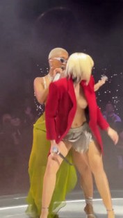 miley-cyrus-nude-at-new-years-eve-party-thefappening-cfd-6 Miley Cyrus Hot