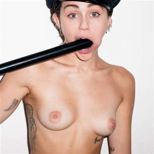 miley-cyrus-nude-leaked-fappening-2 Miley-Cyrus-Nude-Leaked-Fappening-2