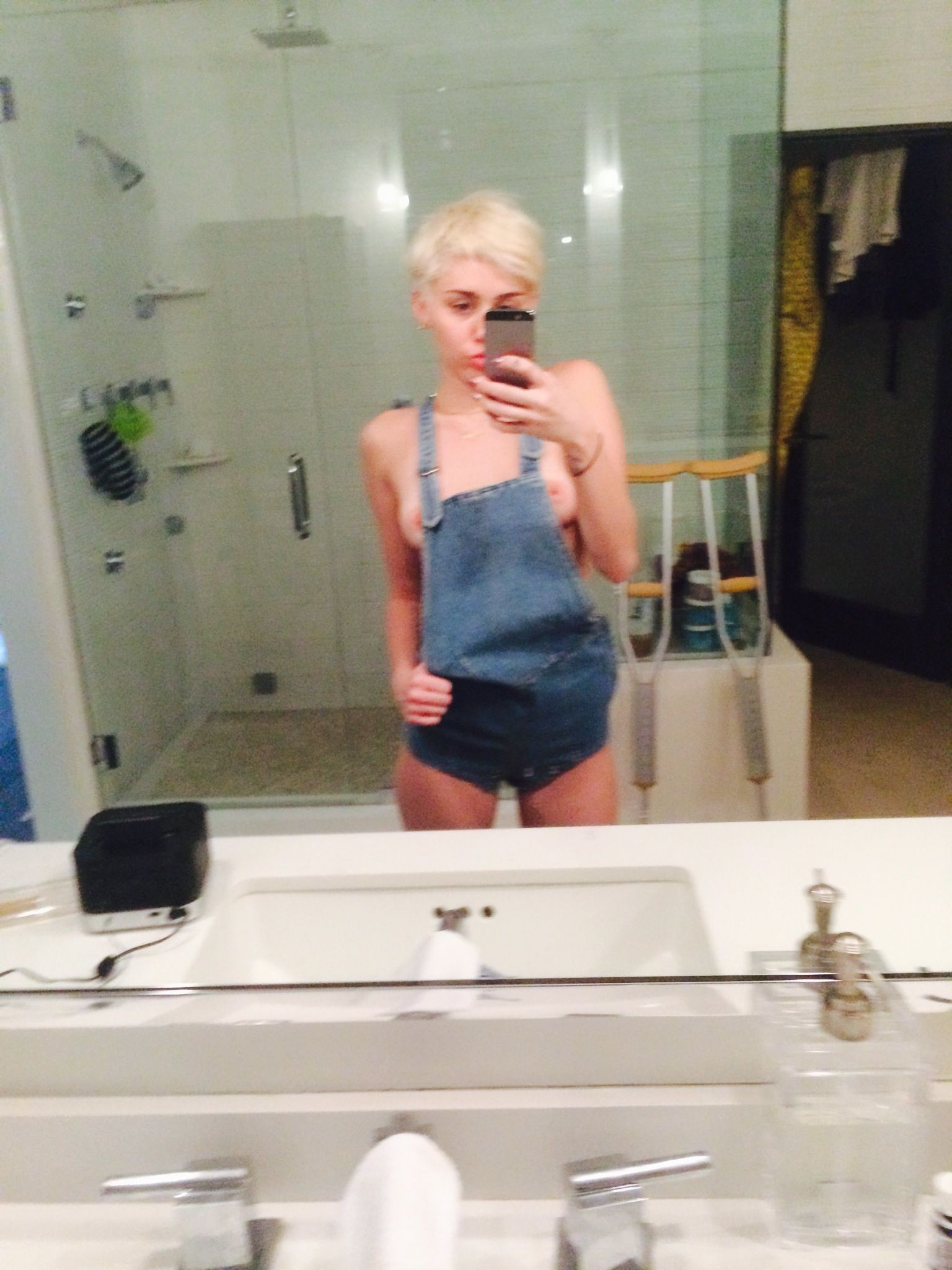 miley-cyrus-nude-leaked-fappening-9 Miley-Cyrus-Nude-Leaked-Fappening-9