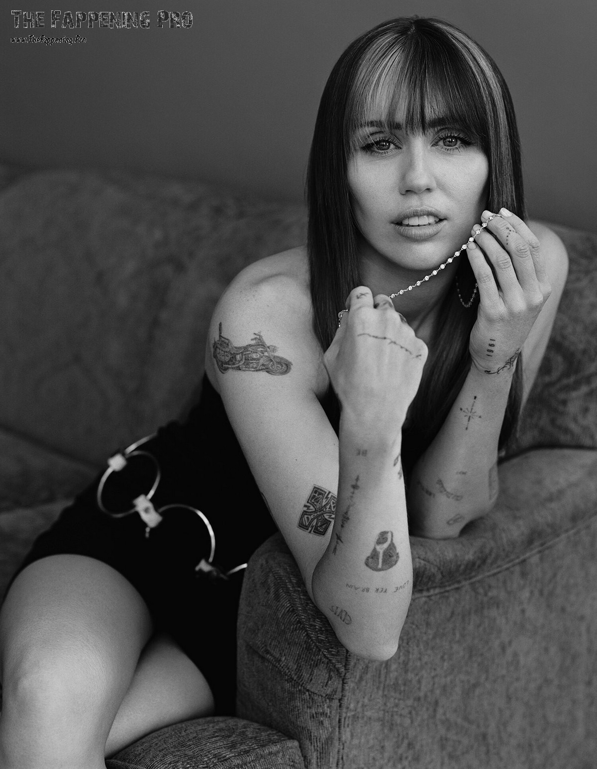 miley-cyrus-nude-sexy-thefappening-cfd-5 Miley Cyrus By Alasdair McLellan