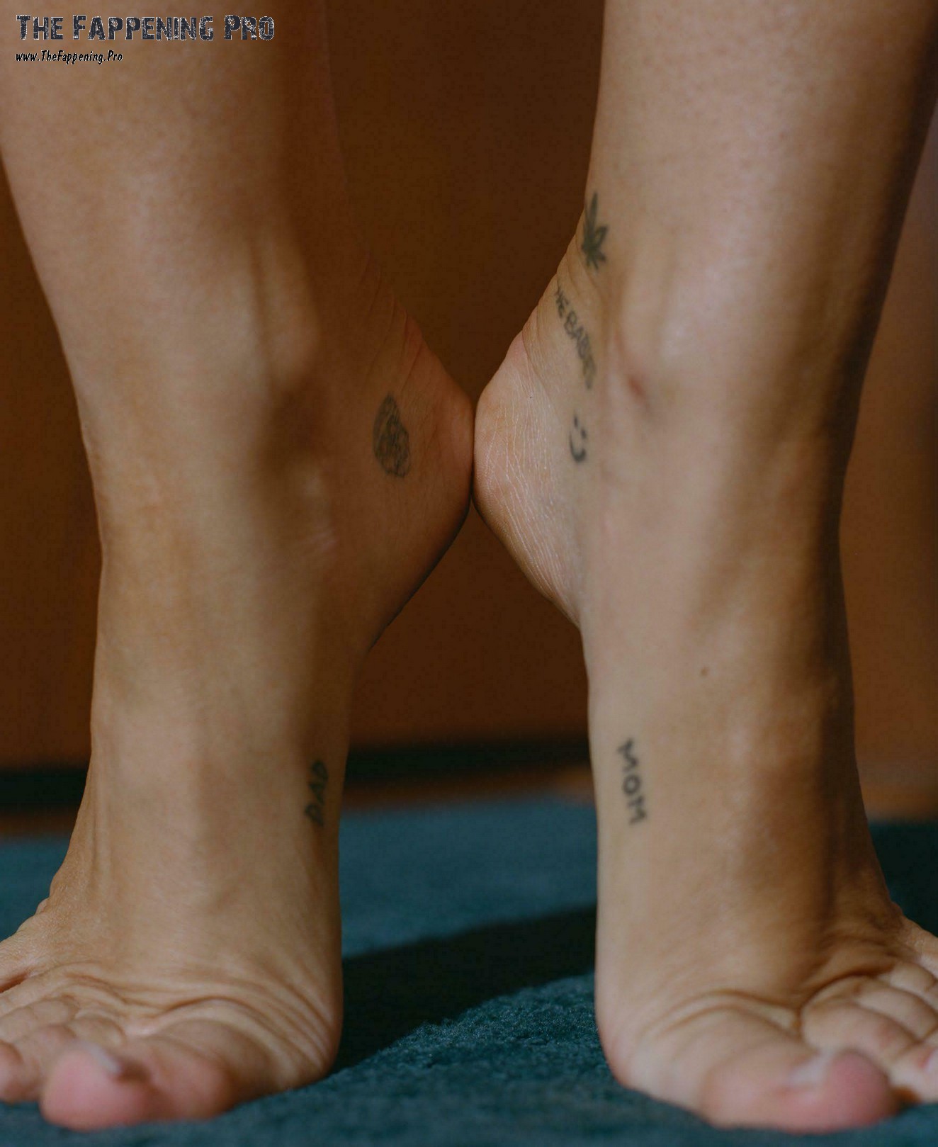 miley-cyrus-nude-thefappening-cfd-1 Miley Cyrus Feet