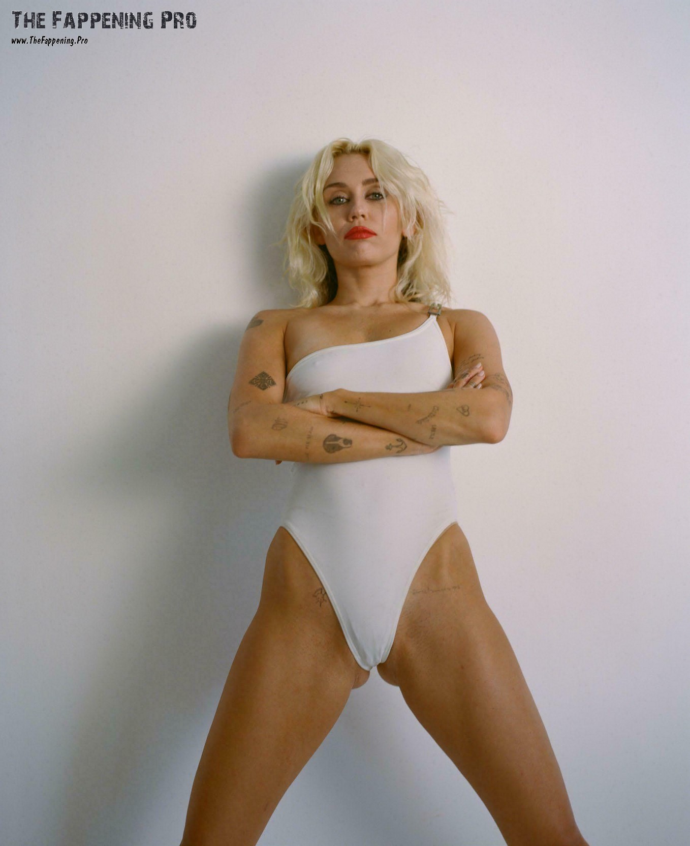 miley-cyrus-nude-thefappening-cfd-25 miley cyrus nude thefappening cfd 25