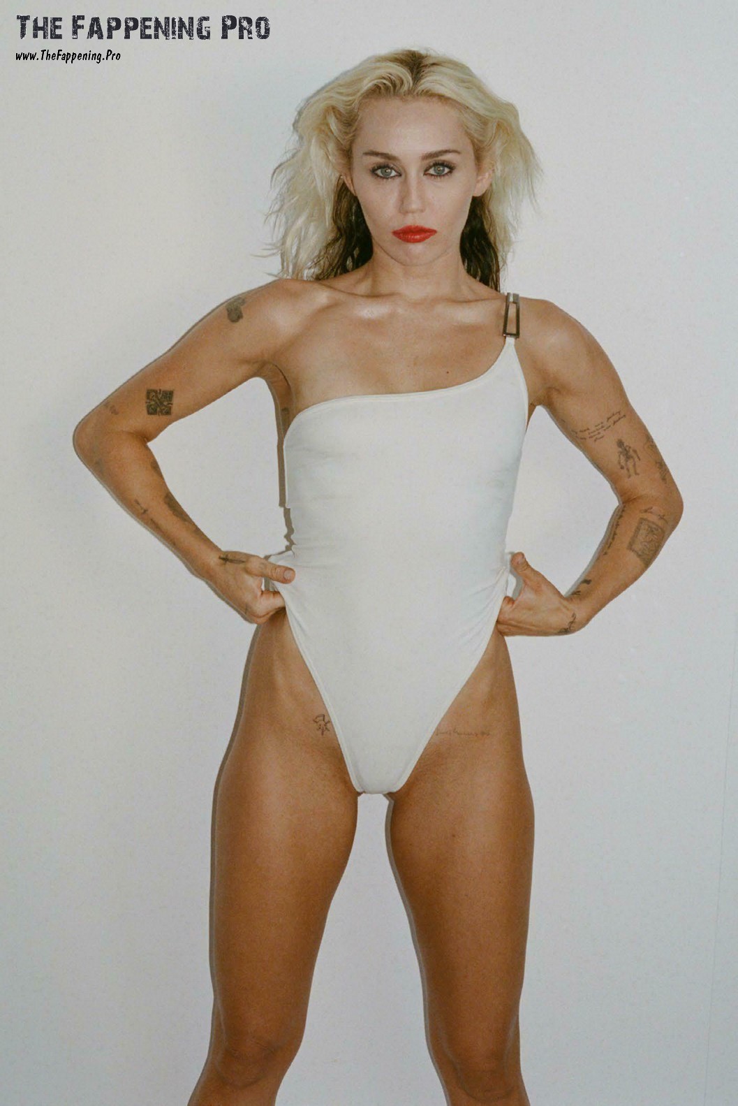 miley-cyrus-nude-thefappening-cfd-27 miley cyrus nude thefappening cfd 27