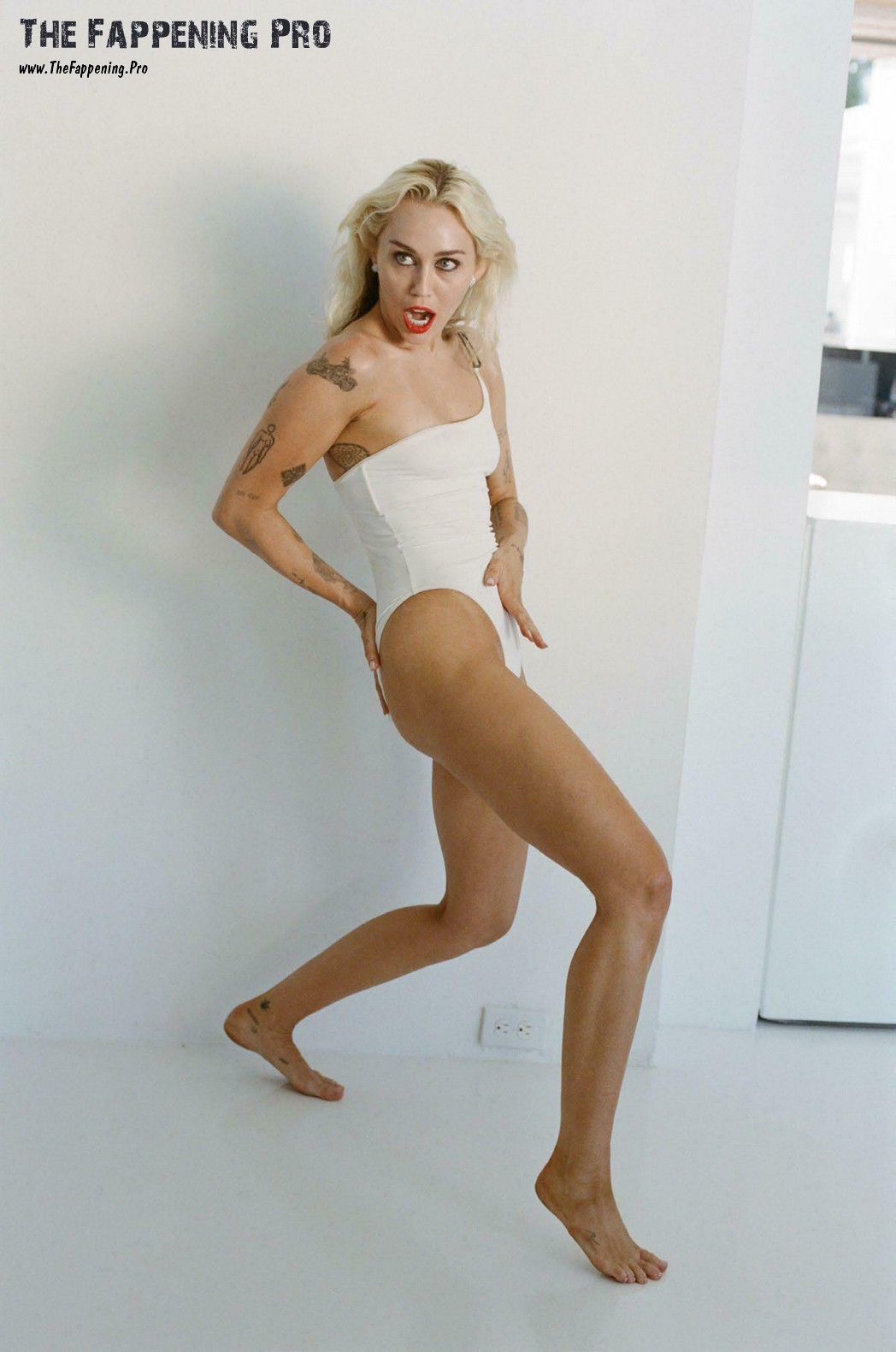 miley-cyrus-nude-thefappening-cfd-29 miley cyrus nude thefappening cfd 29