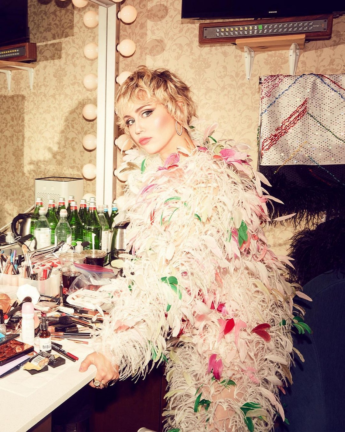 miley-cyrus-sexy-in-pink-feathers-thefappening-cfd-2 miley cyrus sexy in pink feathers thefappening cfd 2
