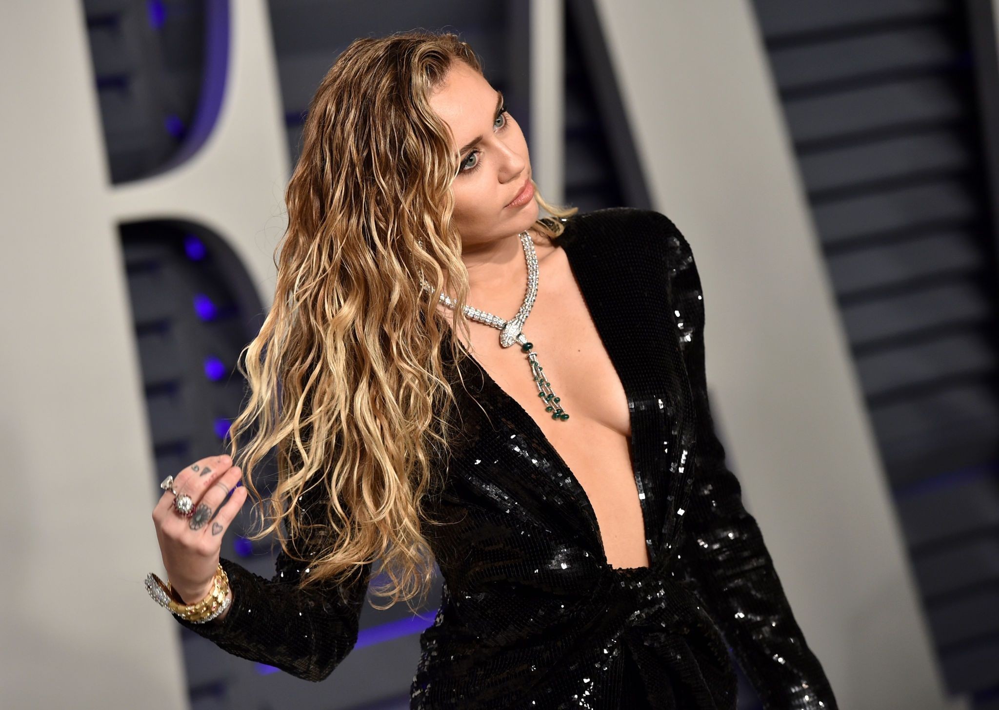 miley-cyrus-sexy-tits-oscar-party-18 miley cyrus sexy tits oscar party 18