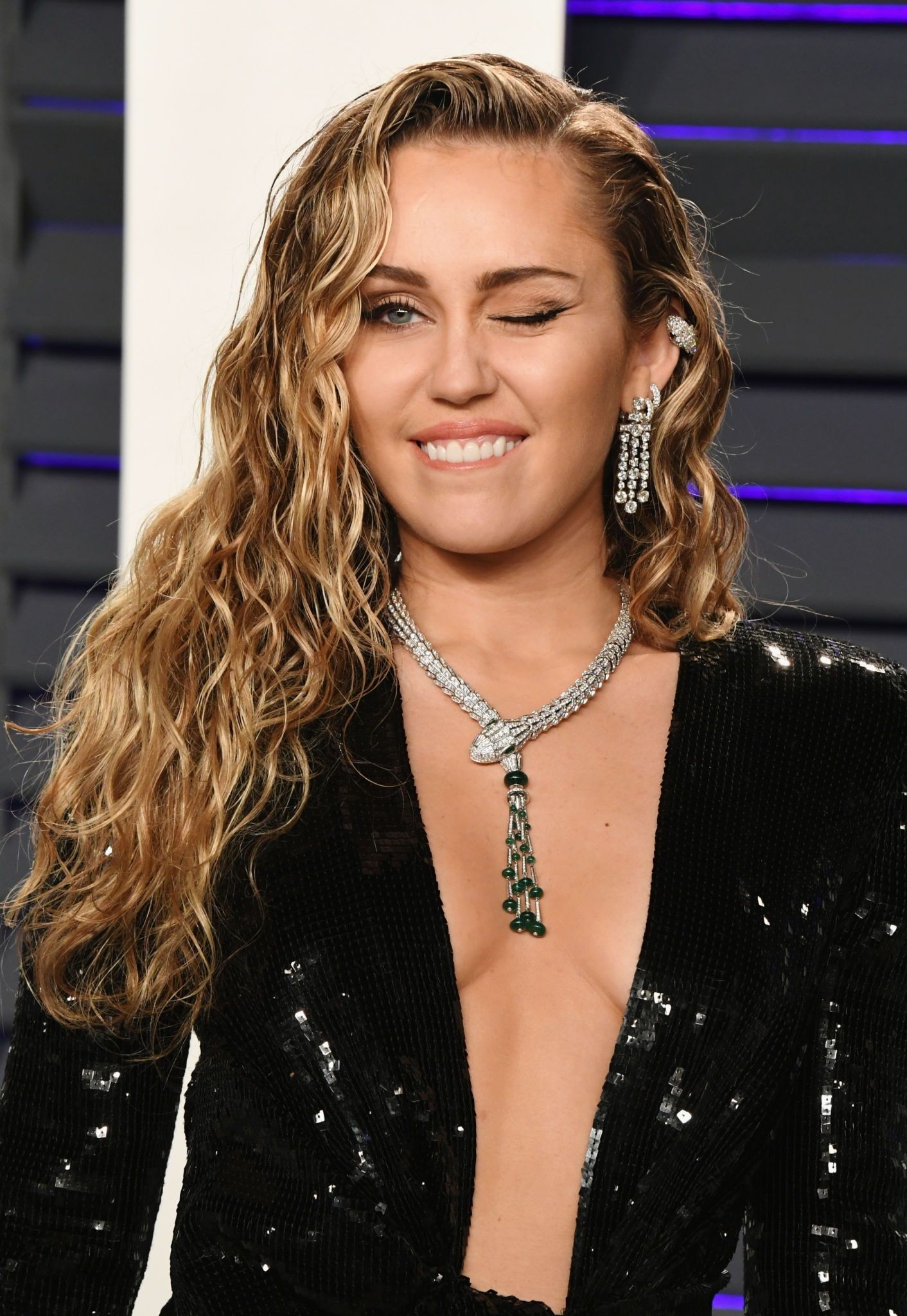 miley-cyrus-sexy-tits-oscar-party-28 miley cyrus sexy tits oscar party 28