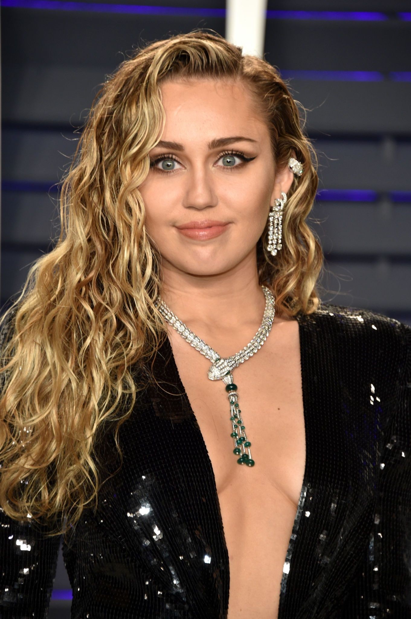miley-cyrus-sexy-tits-oscar-party-3 miley cyrus sexy tits oscar party 3