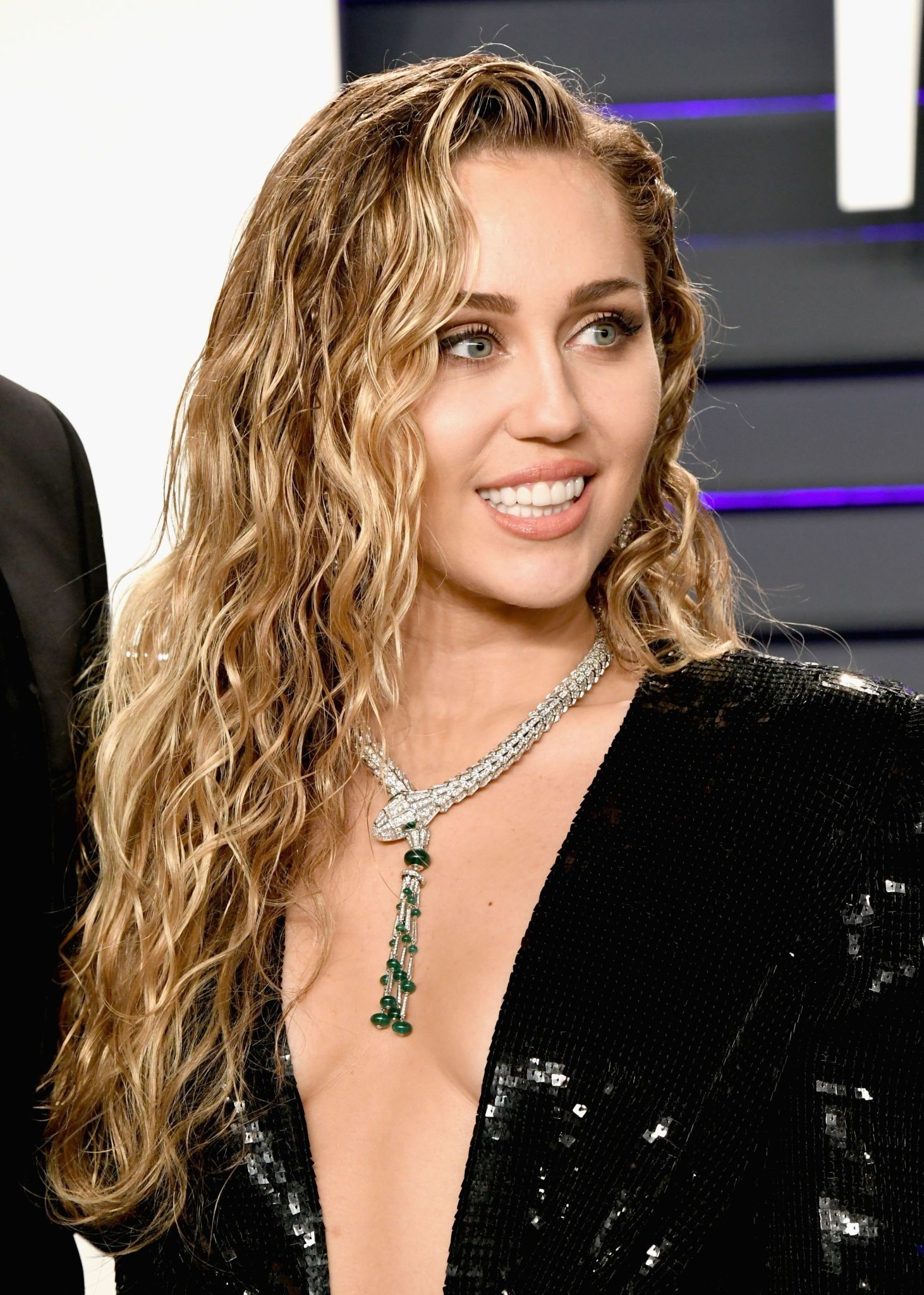 miley-cyrus-sexy-tits-oscar-party-6 miley cyrus sexy tits oscar party 6