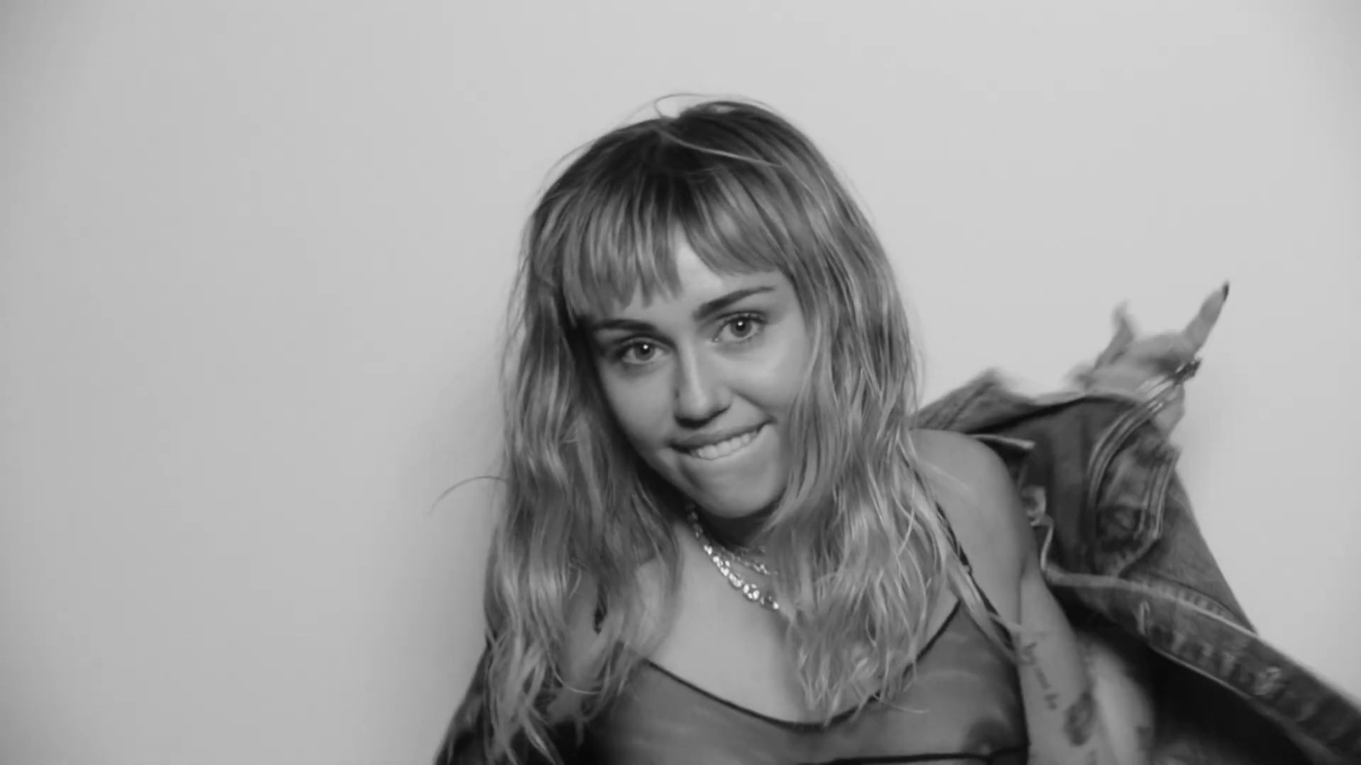 miley-cyrus-tits-and-panties-10 miley cyrus tits and panties 10
