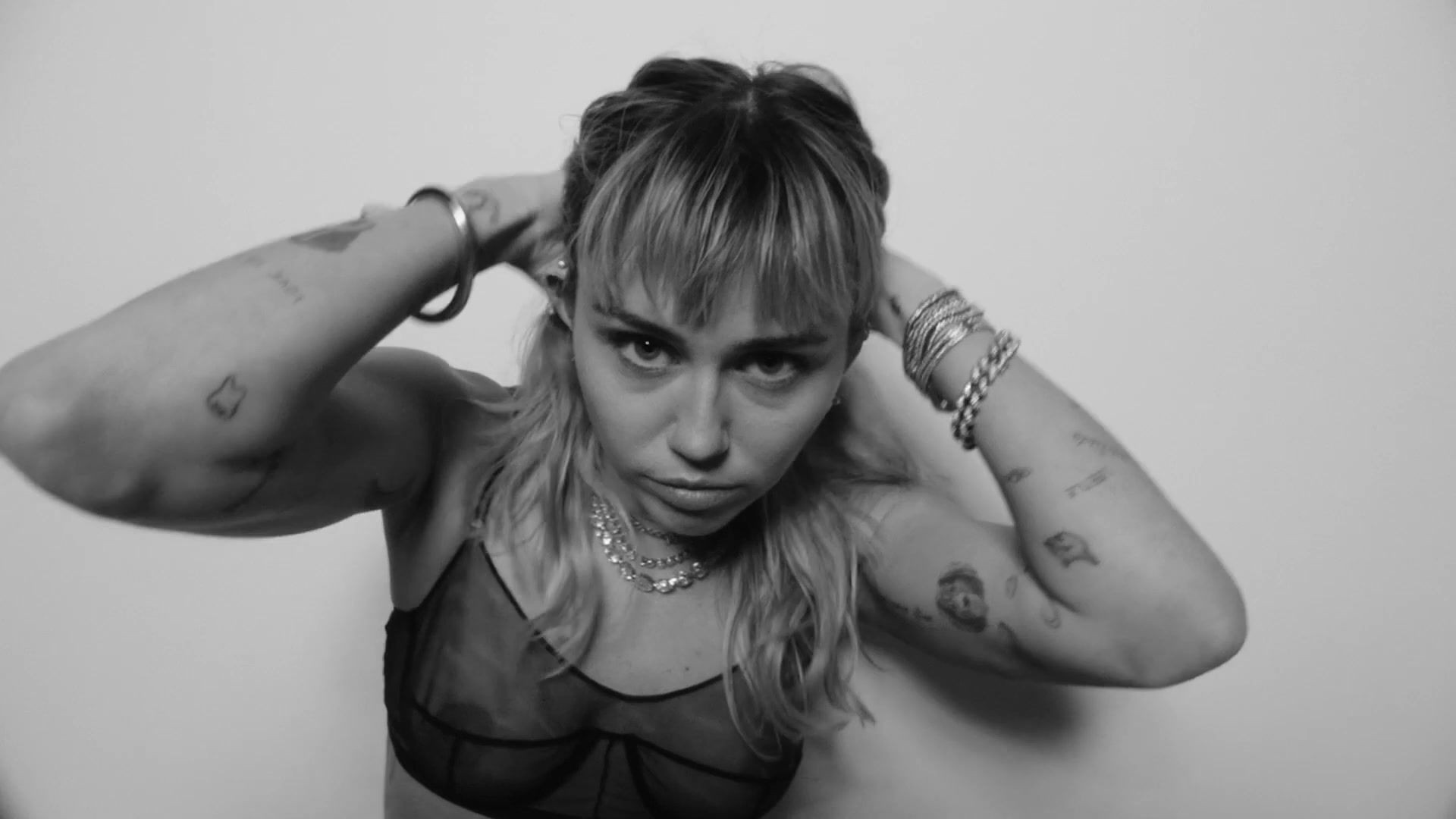 miley-cyrus-tits-and-panties-13 miley cyrus tits and panties 13