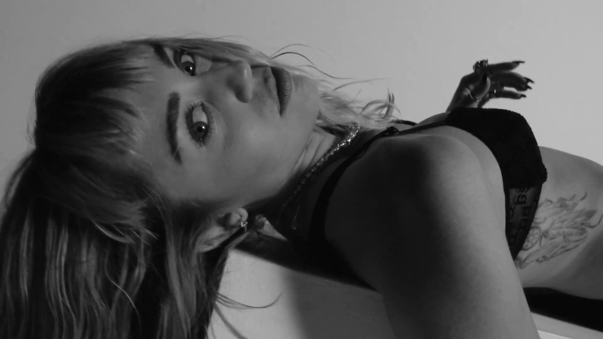 miley-cyrus-tits-and-panties-15 miley cyrus tits and panties 15