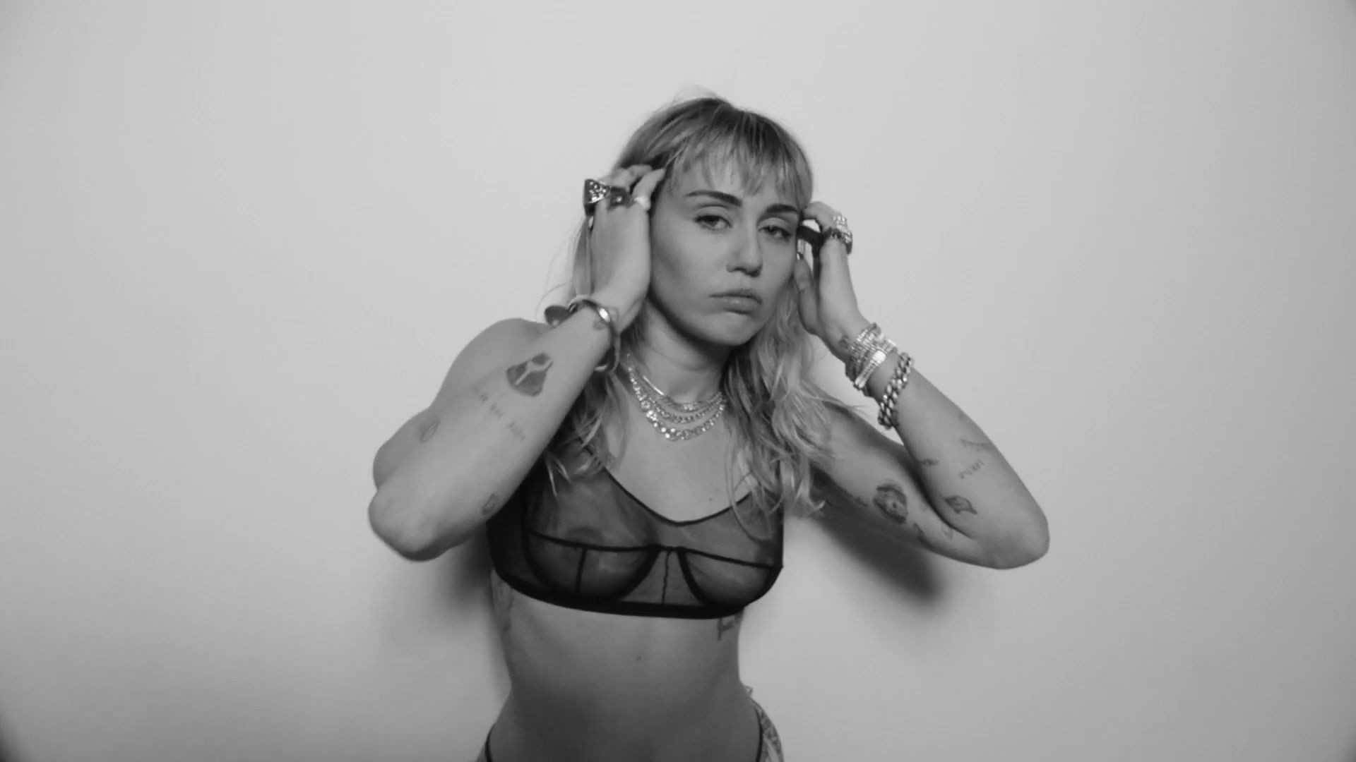 miley-cyrus-tits-and-panties-17-1 Miley Cyrus Tits