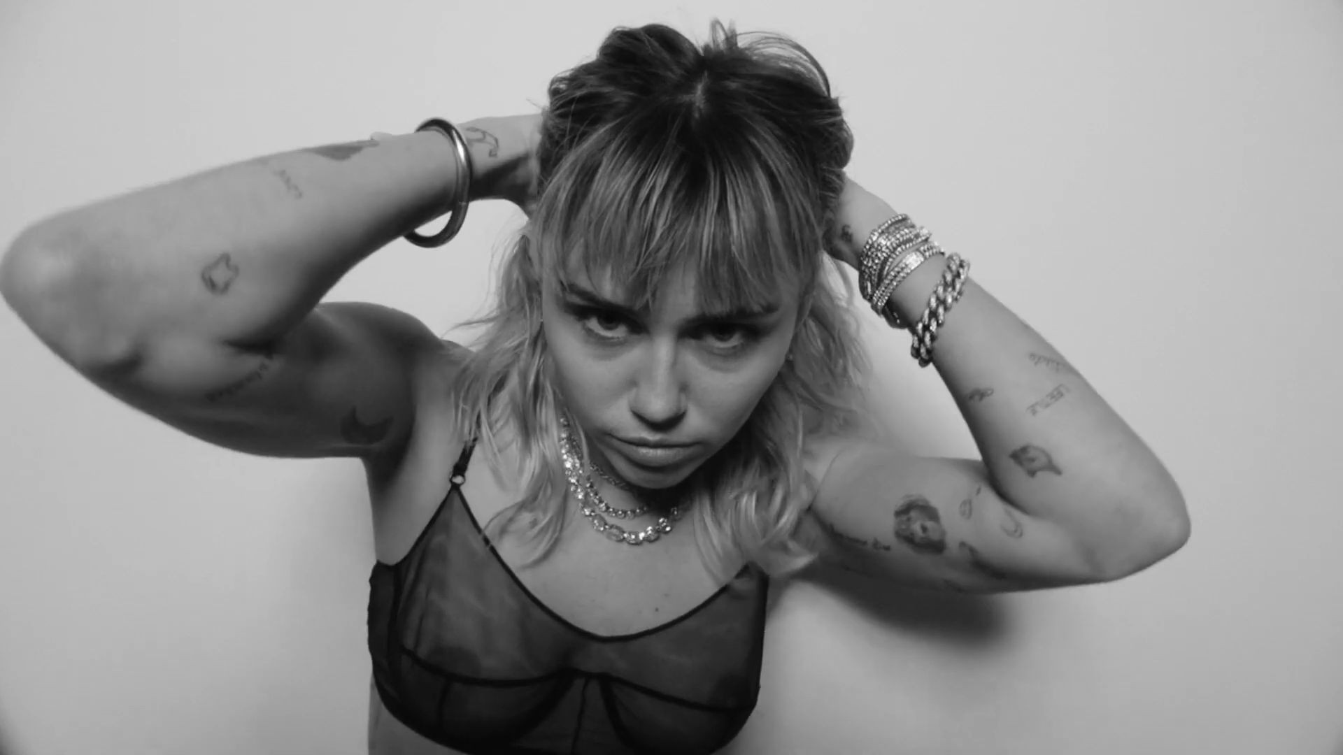 miley-cyrus-tits-and-panties-8 miley cyrus tits and panties 8