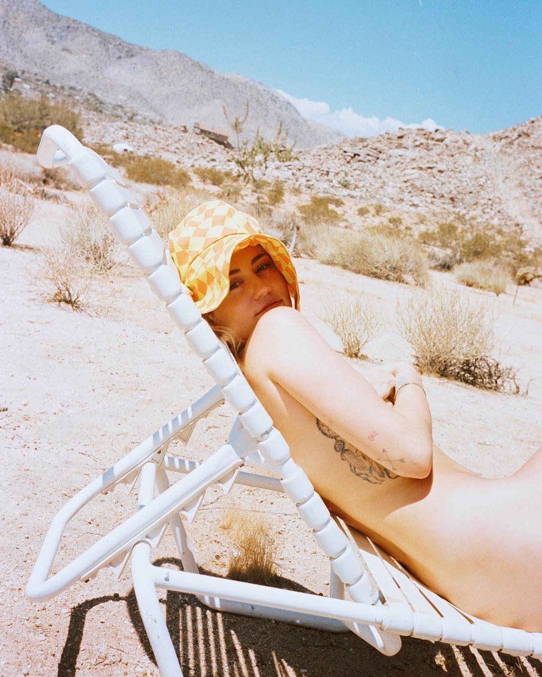 miley-cyrus-topless-2019-1 Miley Cyrus Topless 2019