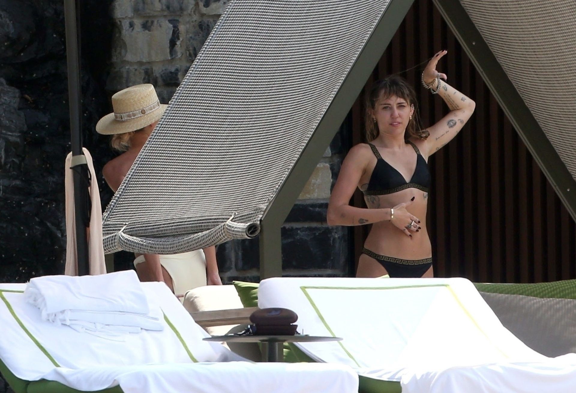 miley-cyrus-topless-thefappening-cfd-2 Miley Cyrus See Through Tits