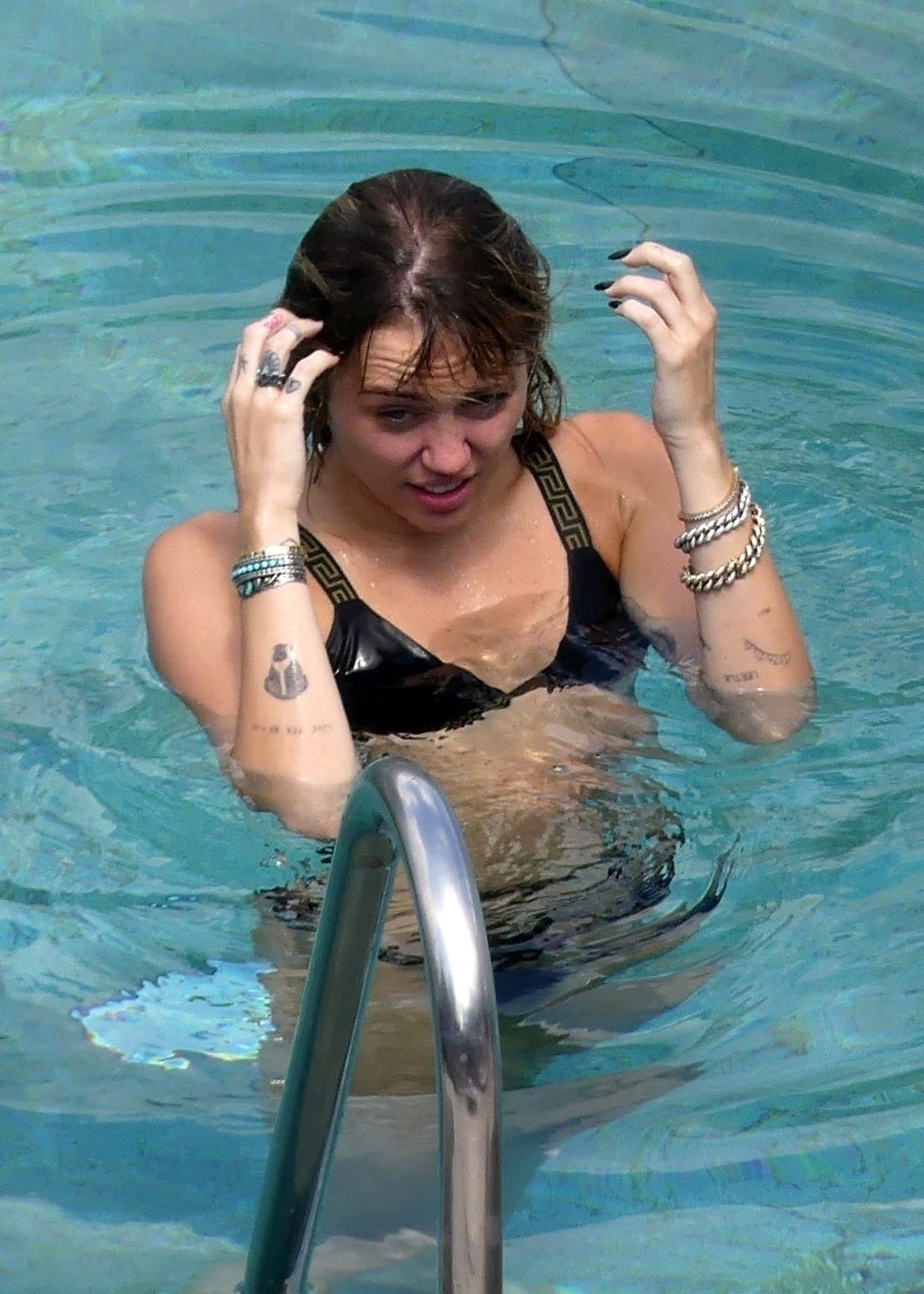 miley-cyrus-topless-thefappening-cfd-3 Miley Cyrus Topless For "Jaded" Video Premiere