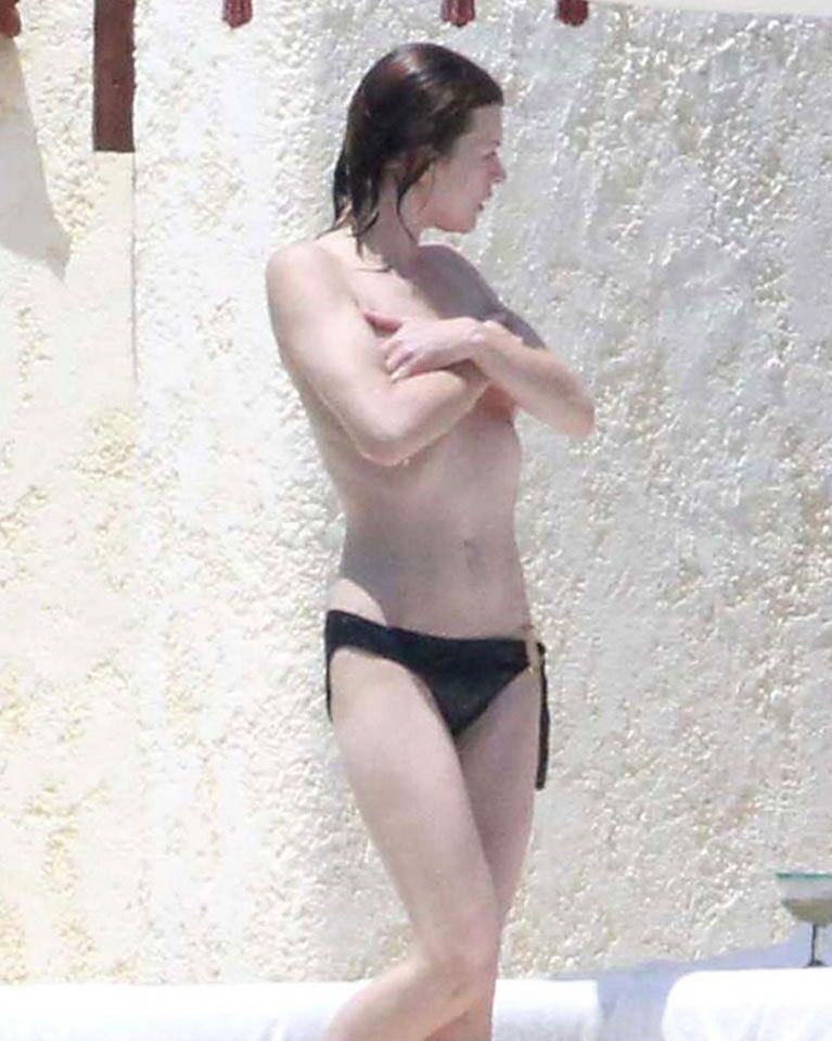 milla-jovovich-paparazzi-explicit-shots-11 milla jovovich paparazzi explicit shots 11