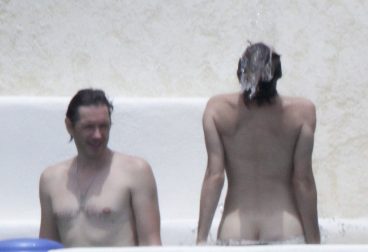 milla-jovovich-paparazzi-explicit-shots-9 milla jovovich paparazzi explicit shots 9