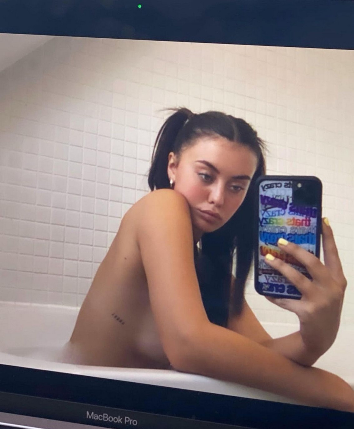millie-hannah-nude-sexy-thefappening-cfd-17 Millie Hannah Selfie