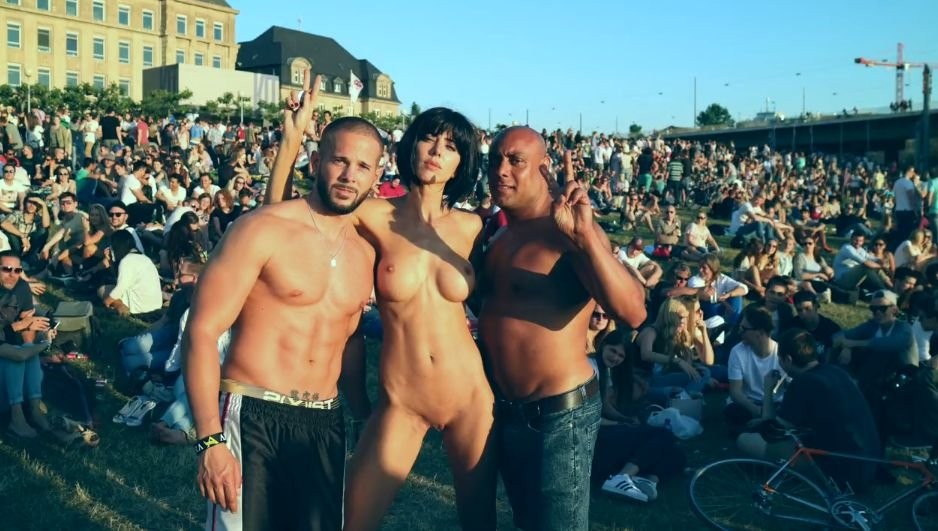milo-moire-naked-in-public-thefappening-pro-2 milo moire naked in public thefappening pro 2