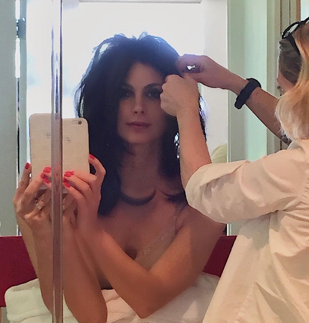 morena baccarin sexy 2019 8