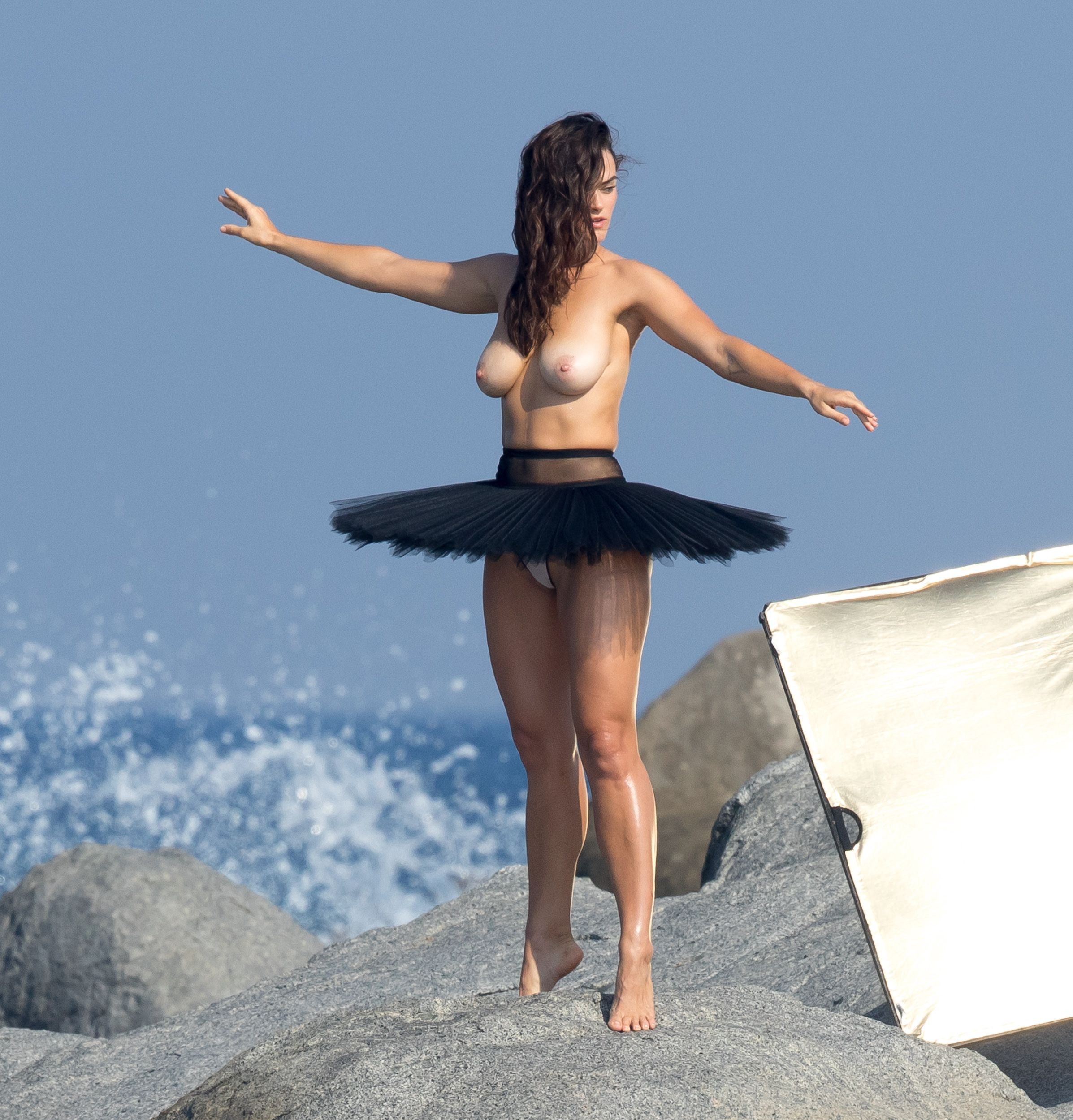 myla-dalbesio-nude-topless-26 myla dalbesio nude topless 26