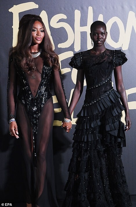 naomi-campbell-sexy-2 Naomi Campbell Hot Sexy Bllack dress