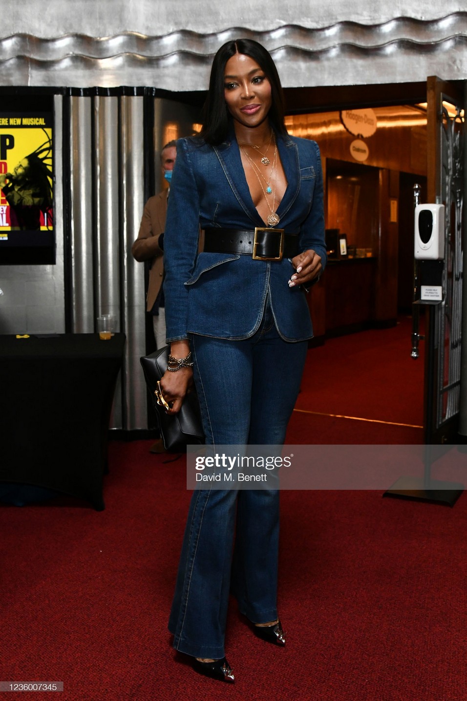 naomi-campbell-tits-in-deep-cleavage-thefappening-cfd-3 Naomi Campbell Sexy
