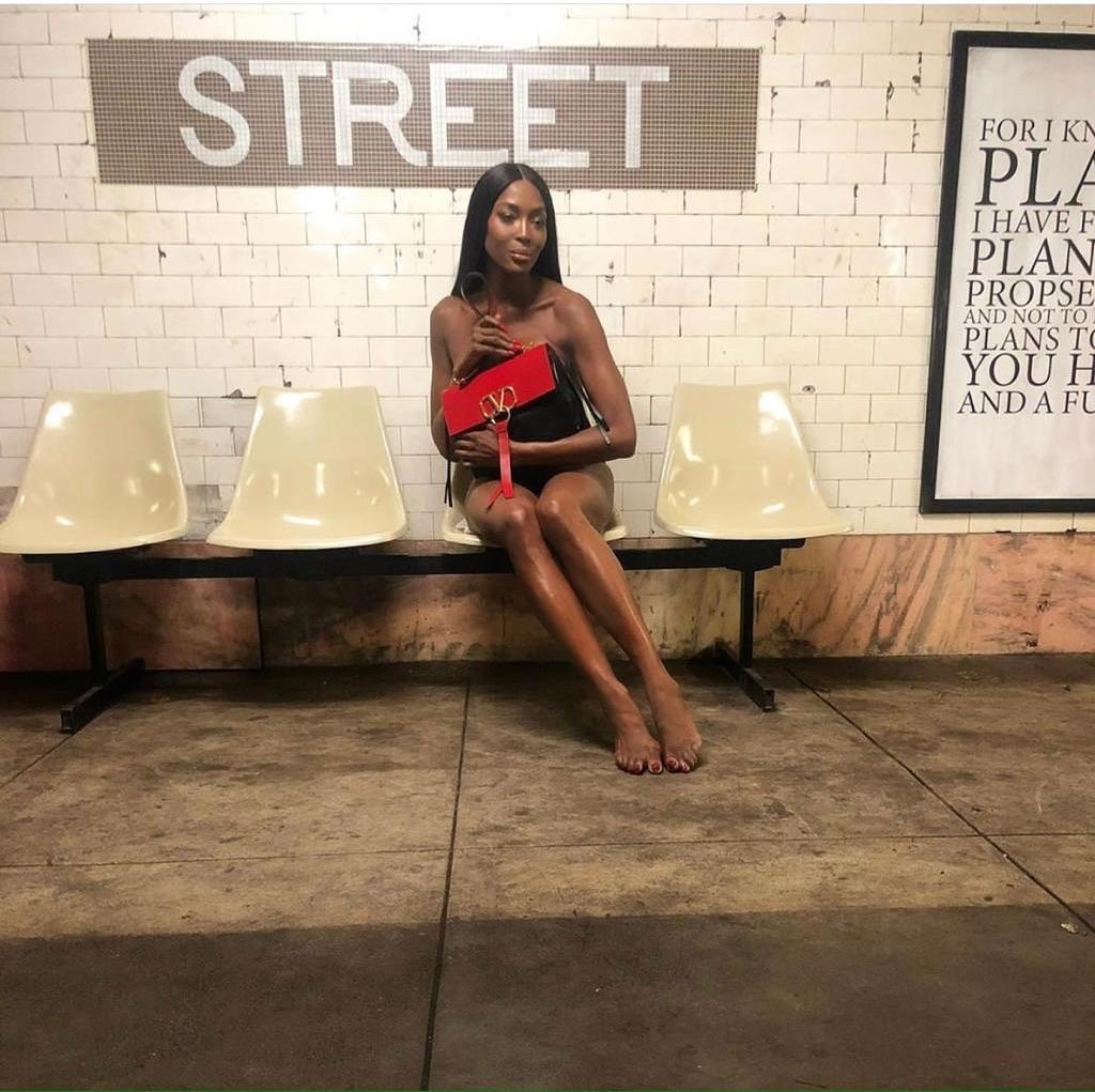 naomi-campbell-unpublished-nude-pics-in-ny-subway-thefappening-pro-1 Naomi Campbell Nude