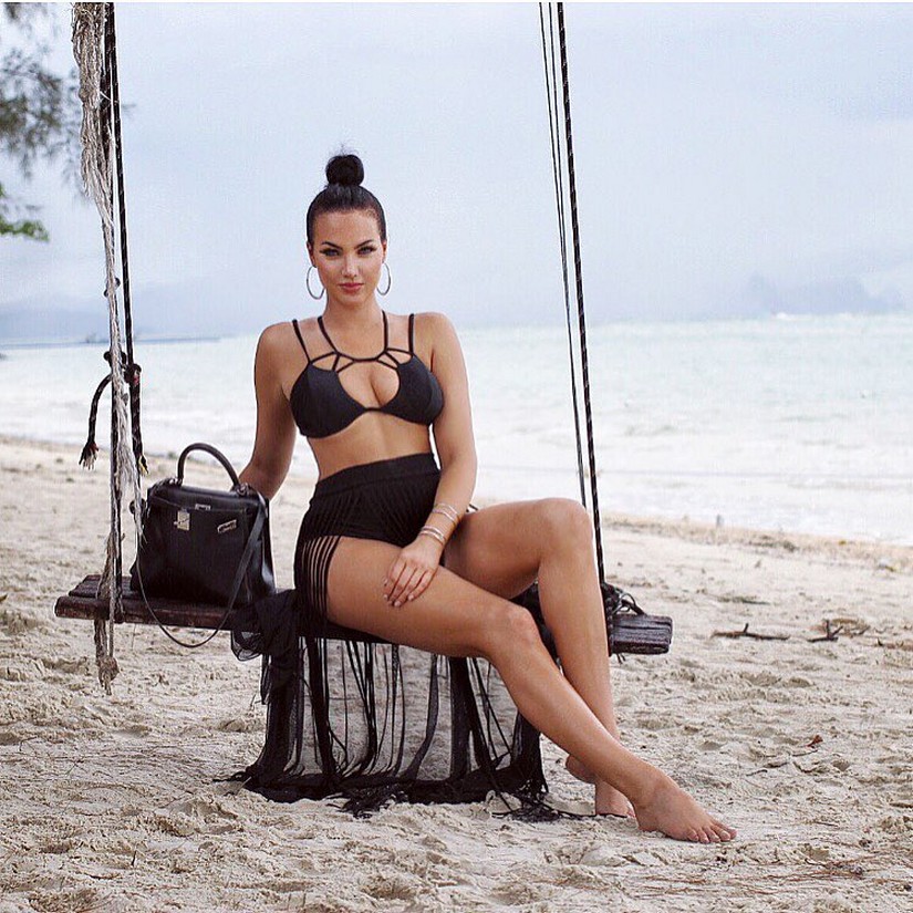 natalie-halcro-barefoot-thefappening-cfd-1 Natalie Halcro Barefoot