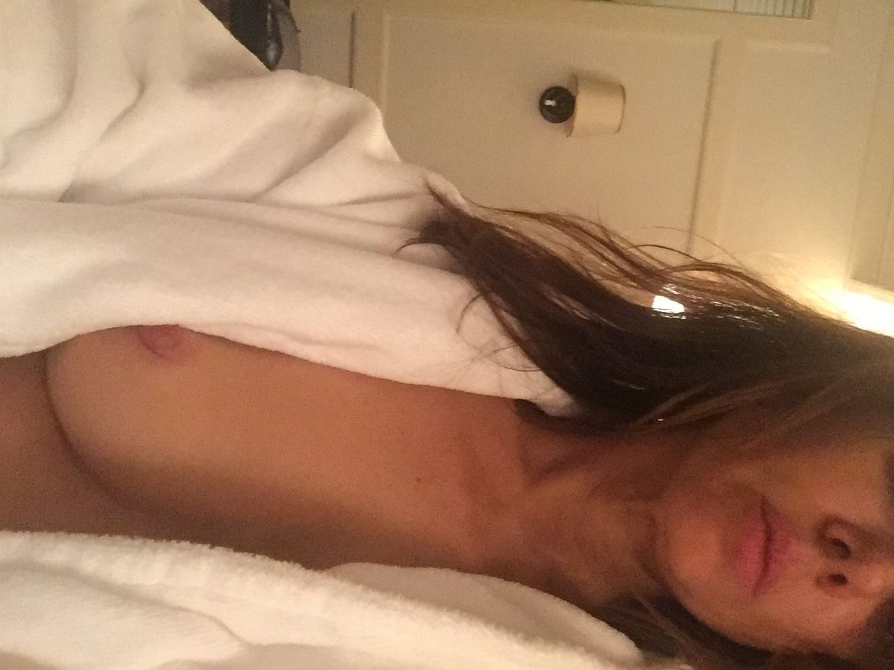 natasha-leggero-nude-thefappening-14 Natasha Leggero Nude
