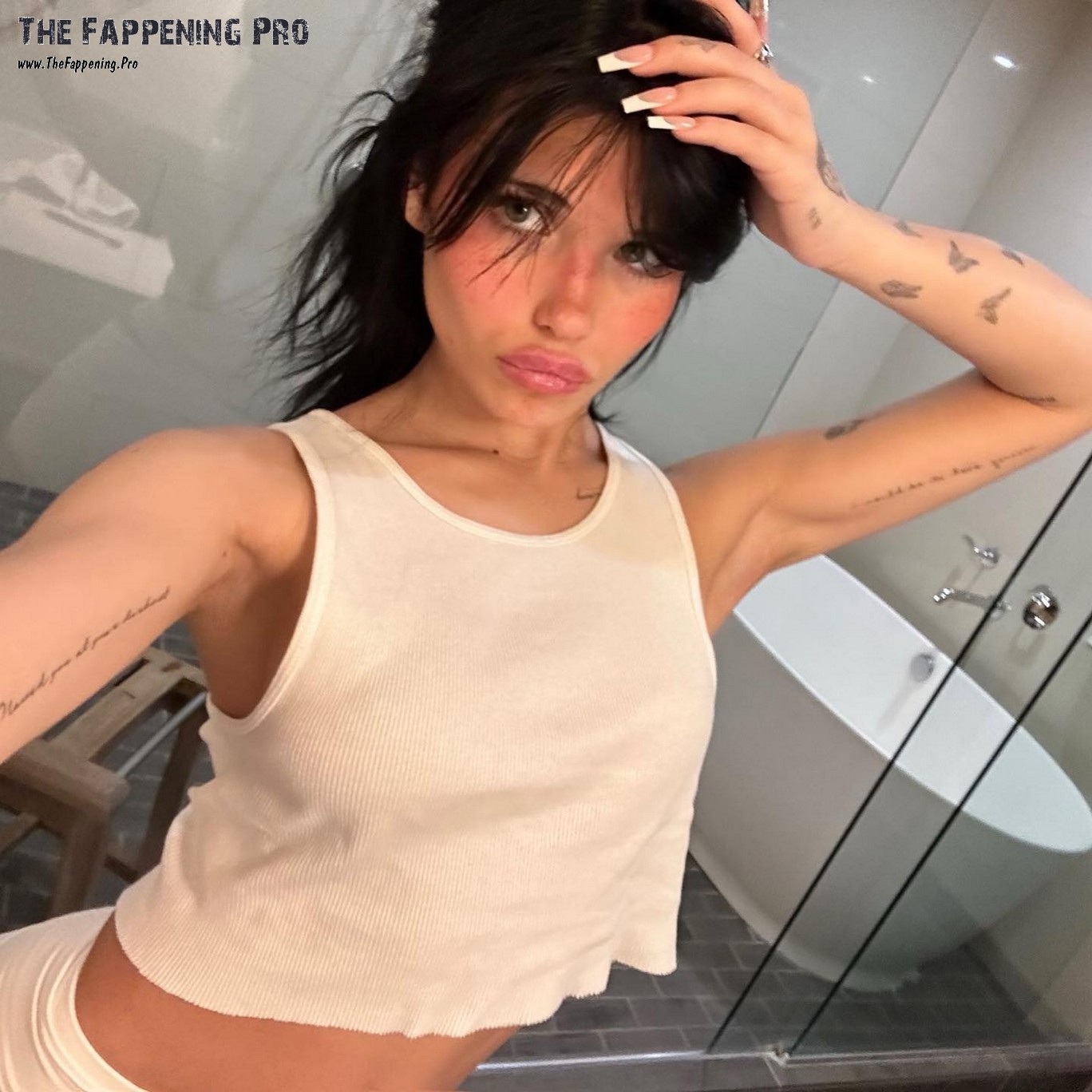 nessa-barrett-tits-thefappening-cfd-3 Nessa Barrett Pokies