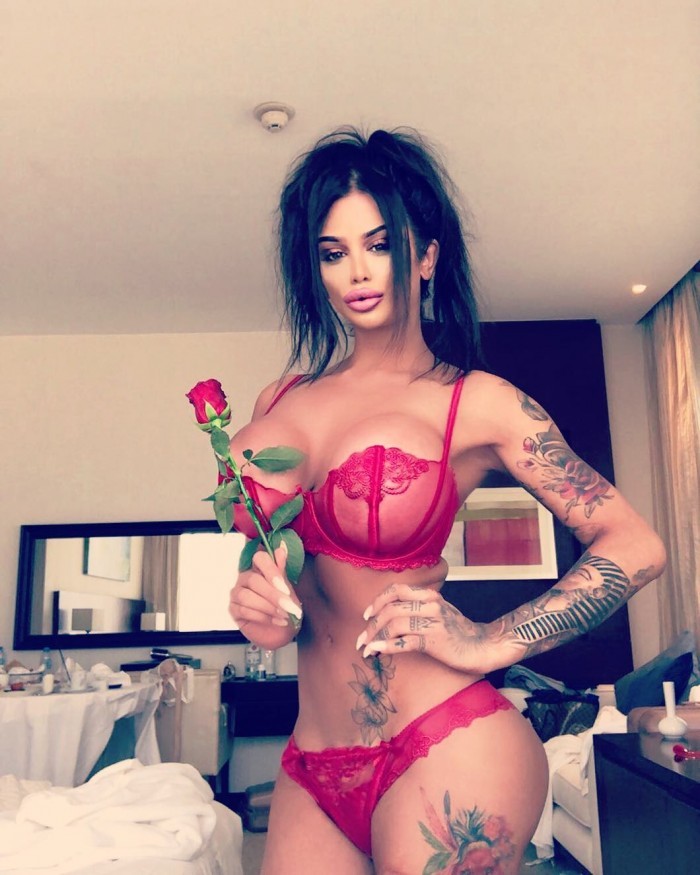nicki-valentina-rose-nude-tits-17 nicki valentina rose nude tits 17