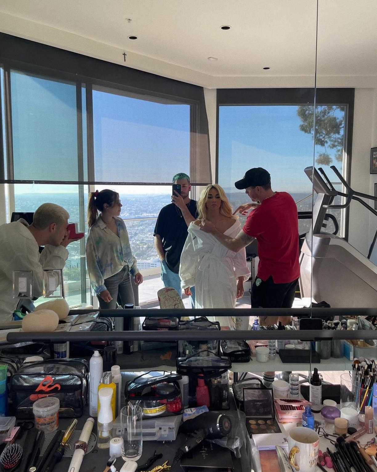 nicole-scherzinger-blonde-in-red-thefappening-cfd-1 Nicole Scherzinger BTS