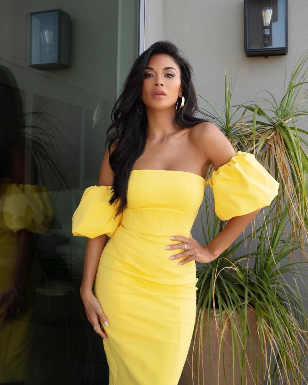 nicole-scherzinger-in-a-yellow-dress-thefappeningpro-4 nicole scherzinger in a yellow dress thefappeningpro 4