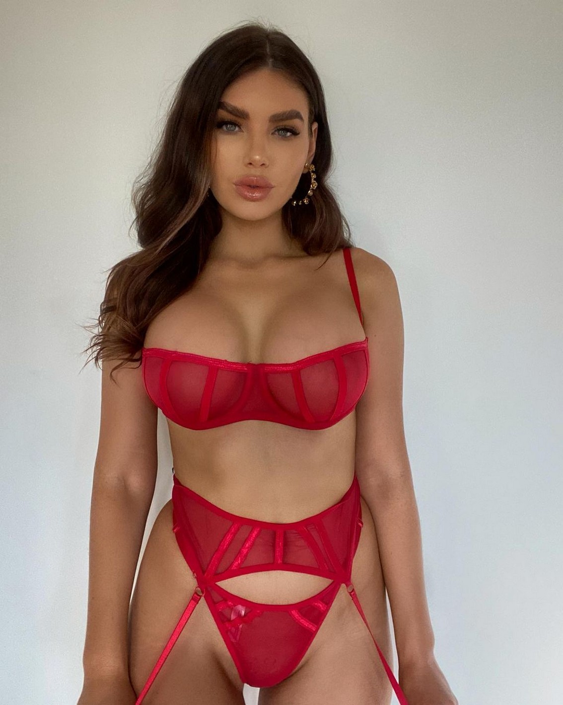 nicole-thorne-red-lingerie-and-red-dress-at-christmas-thefappening-cfd-1 Nicole Thorne Ready For Christmas