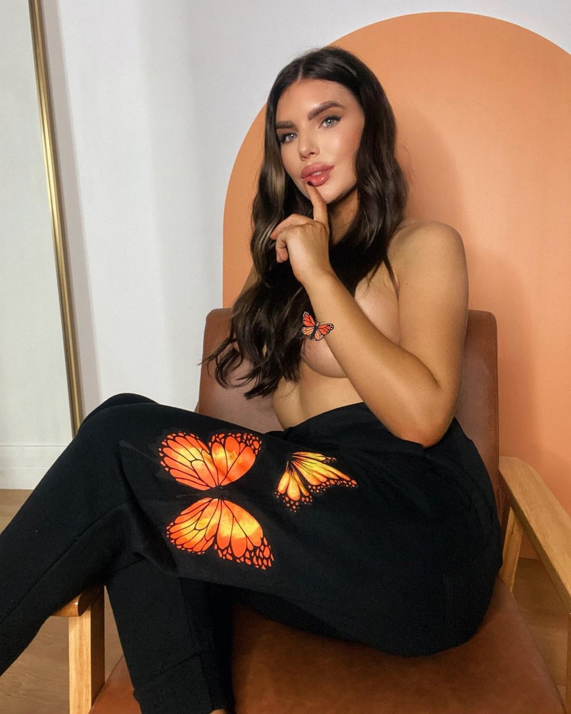 nicole-thorne-topless-but-covered-thefappening-cfd-5 Nicole Thorne Topless But Covered