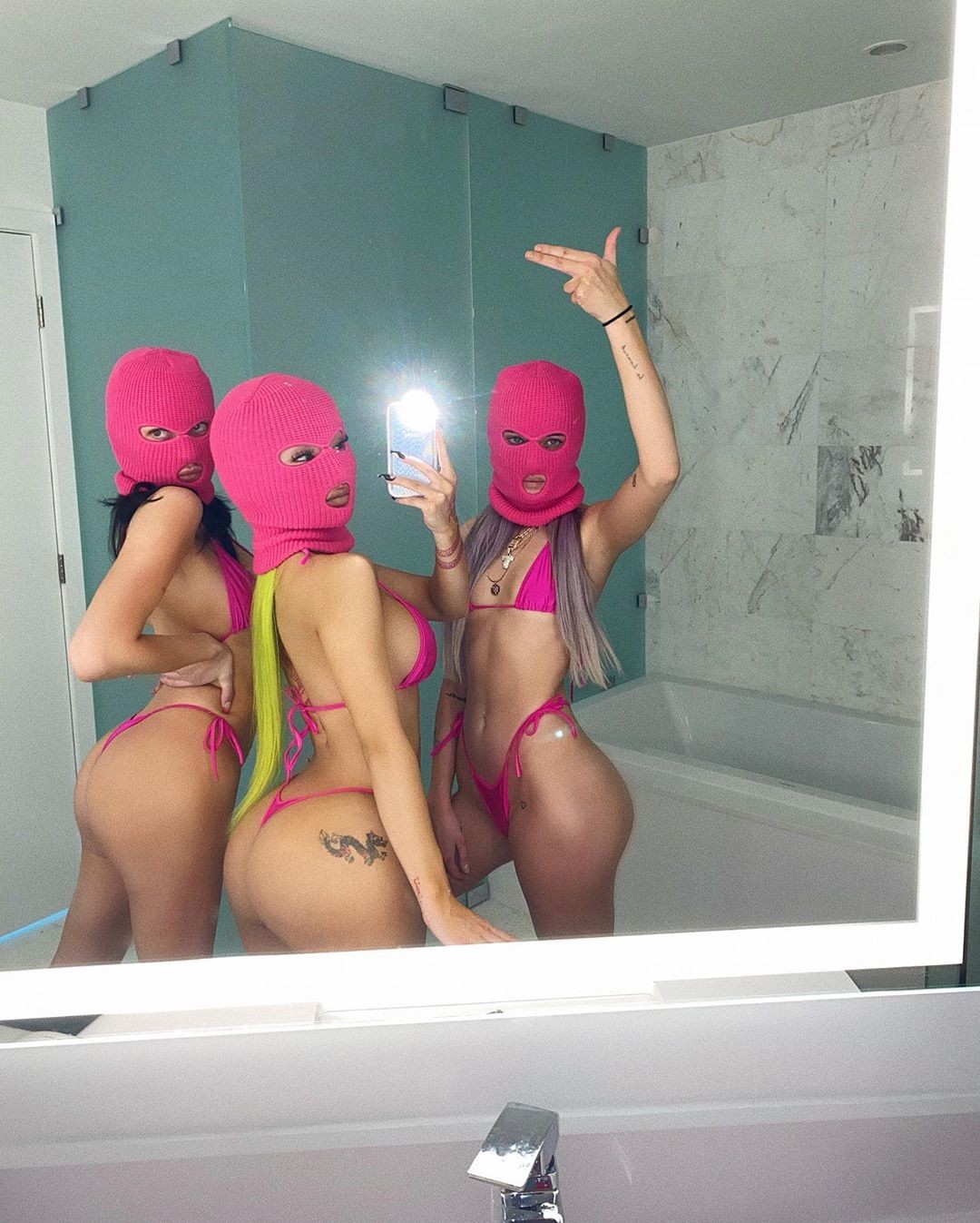nikita-dragun-sexy-2020-thefappening-cfd-101 Nikita Dragun In Bath With Girlfriends