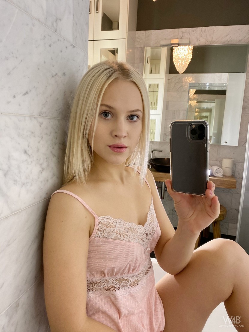 nikki-hill-nude-selfie-thefappening-cfd-7 nikki hill nude selfie thefappening cfd 7